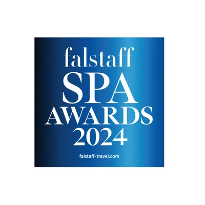 Falstaff SPA Awards 2024 Logo auf blauem Farbverlauf